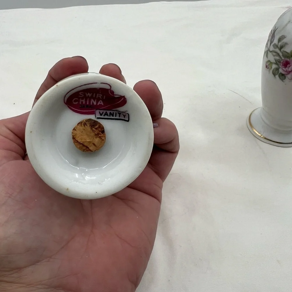 Japan Swirl China Pattern Vanity Salt and Pepper shakers